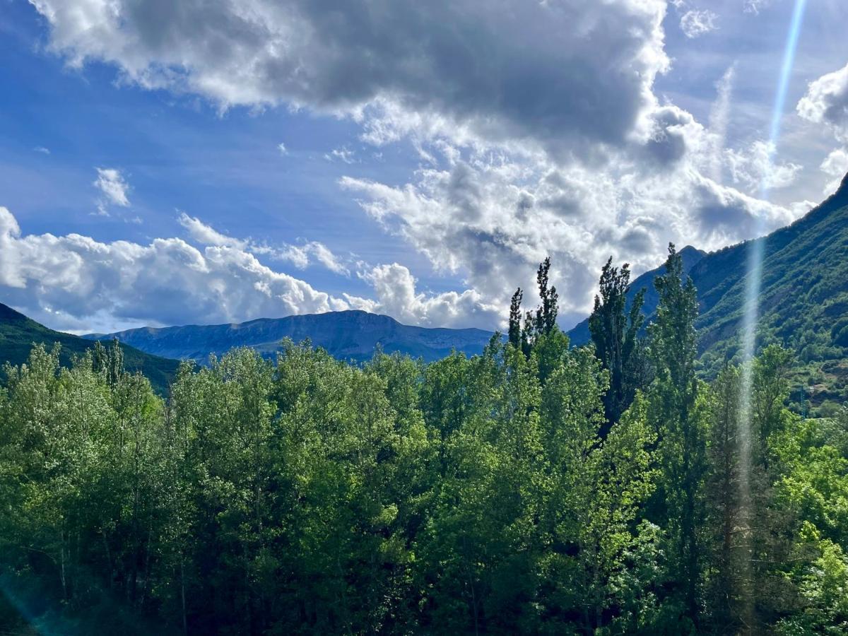 Apartmán Bpirineos-Pico Cerler Benasque Exteriér fotografie